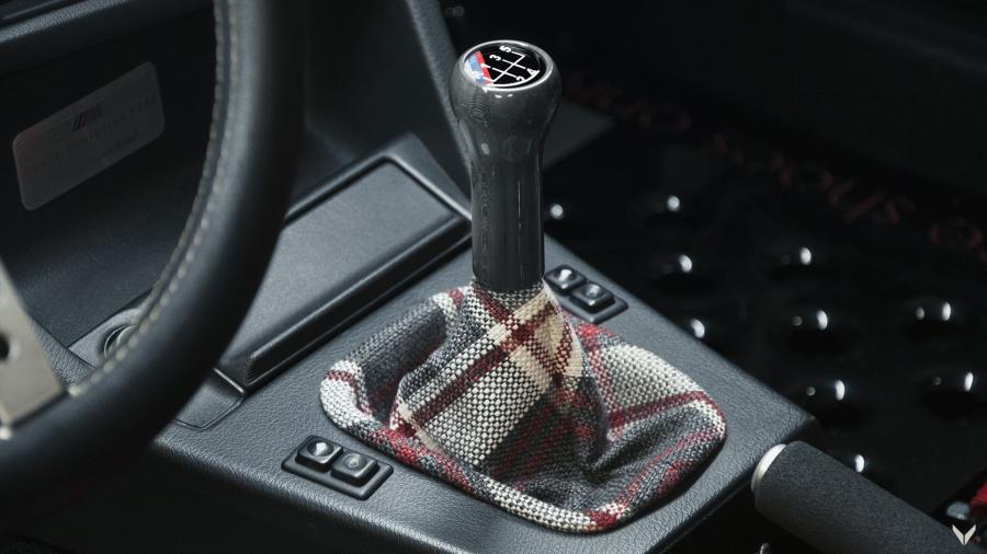 Детали интерьера BMW M3 by Vilner (E30) 2018 года  (фото 16 из 25)